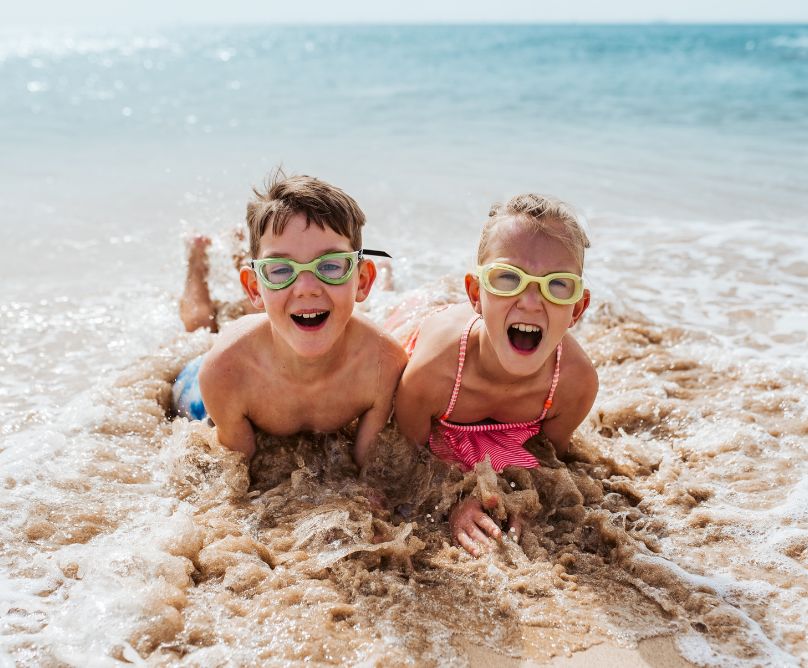 Καλοκαίρι & Κολύμπι: Πώς να Προστατέψετε τα Αυτιά των Παιδιών