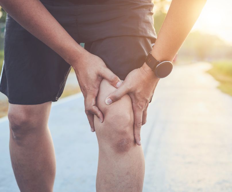 Γιατί πονάω στο πόδι όταν περπατάω; Υπάρχει λύση;